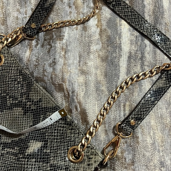 Micheal kors bag cross and shoulder bag - Picture 4 of 14